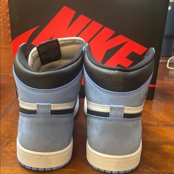 Jordan 1 Retro high OG UNC - Picture 3 of 6